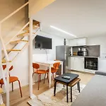 Cute Gallery Flat In Budapest, Autumn