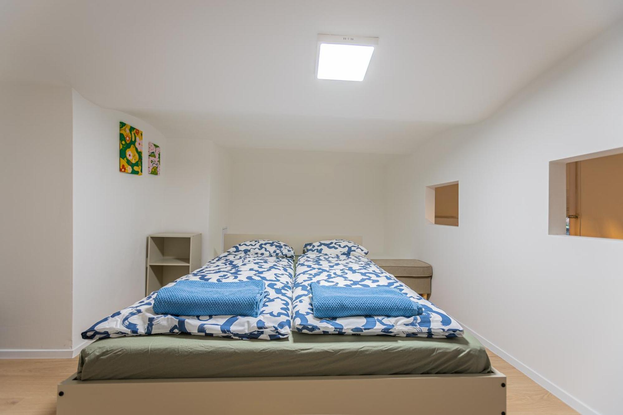 Cute Gallery Flat In Budapest, Autumn Apartment Budapest