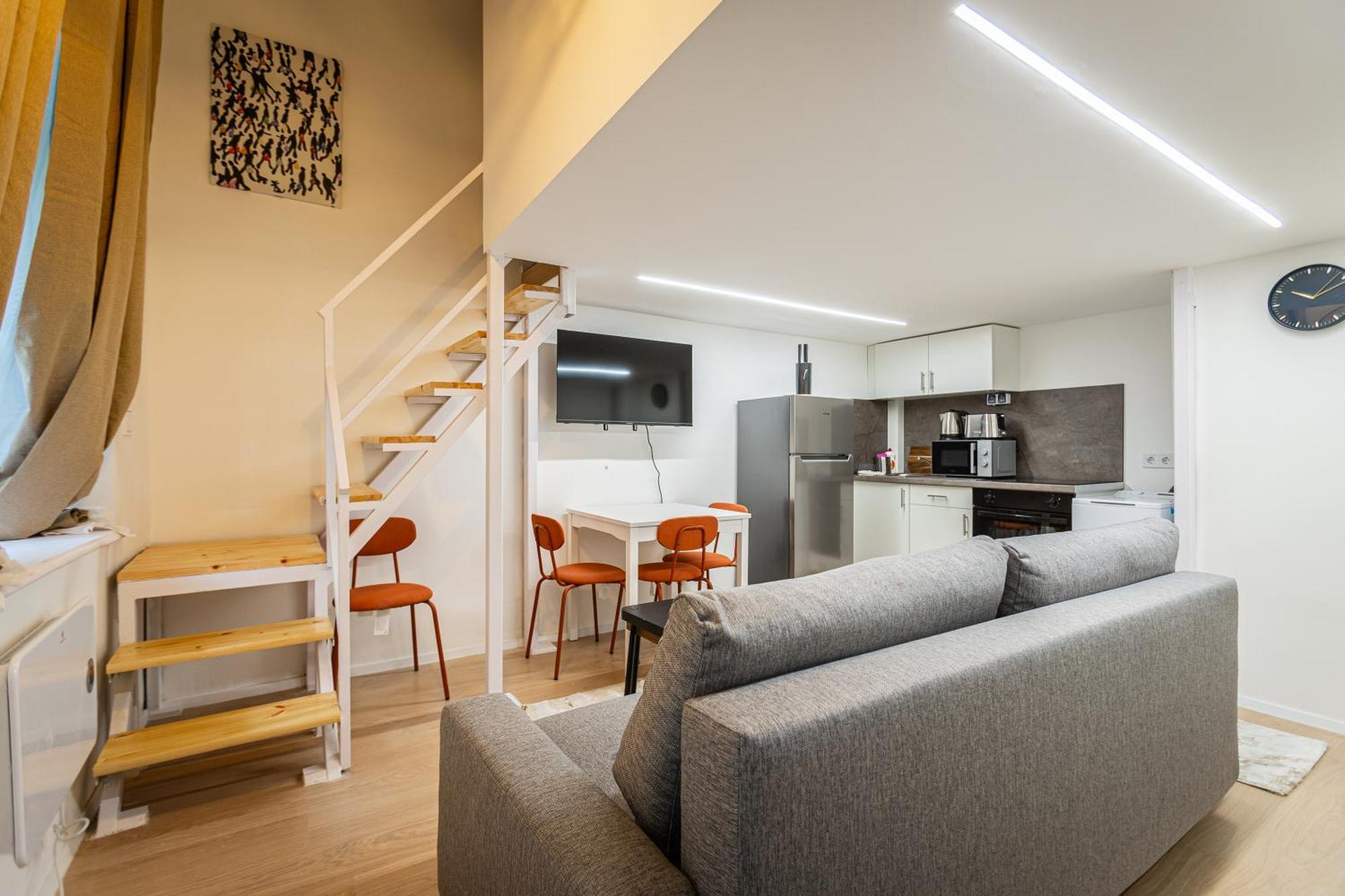 Cute Gallery Flat In Budapest, Autumn Apartment *