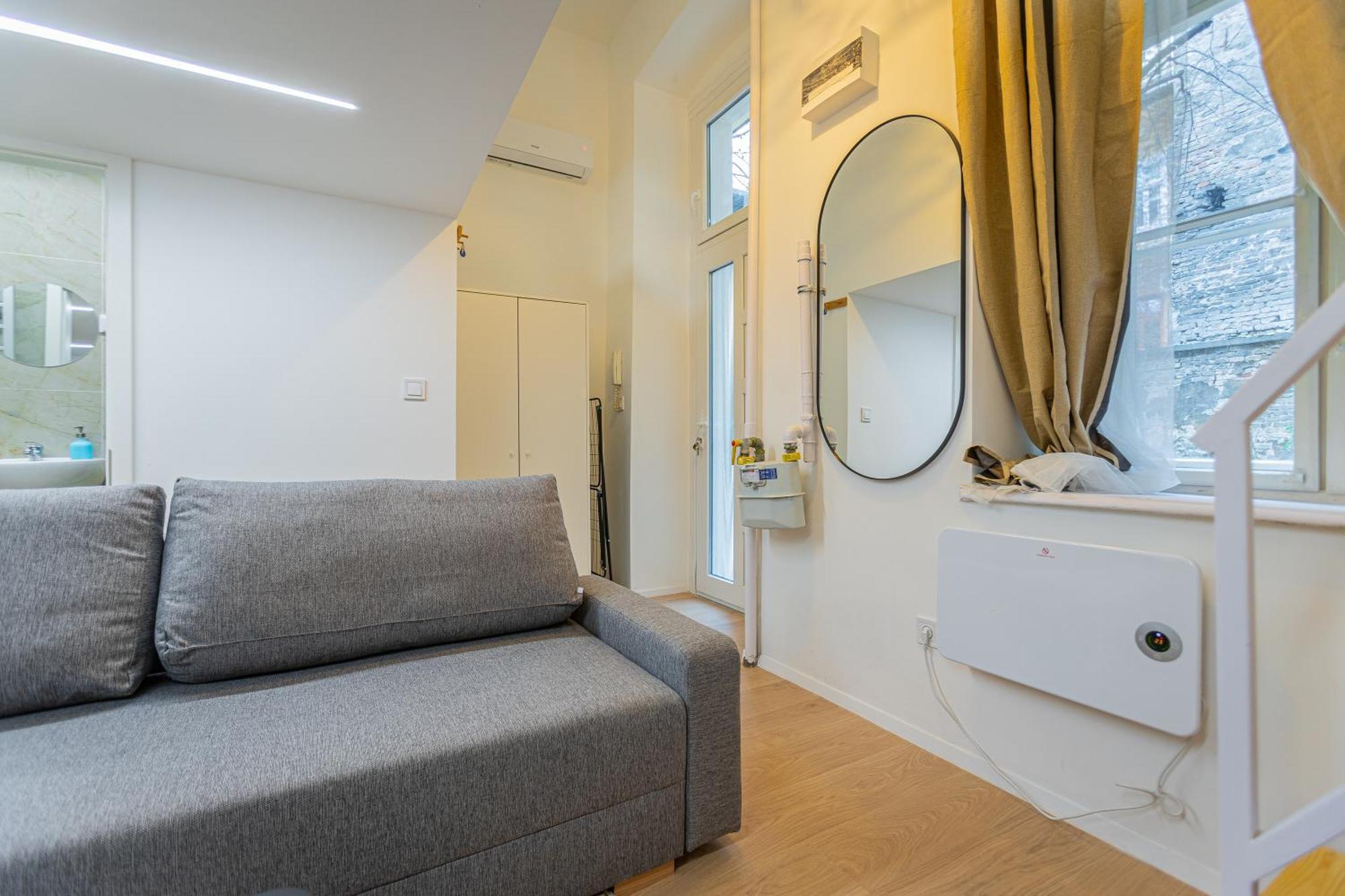 Apartment Cute Gallery Flat In Budapest, Autumn Budapest