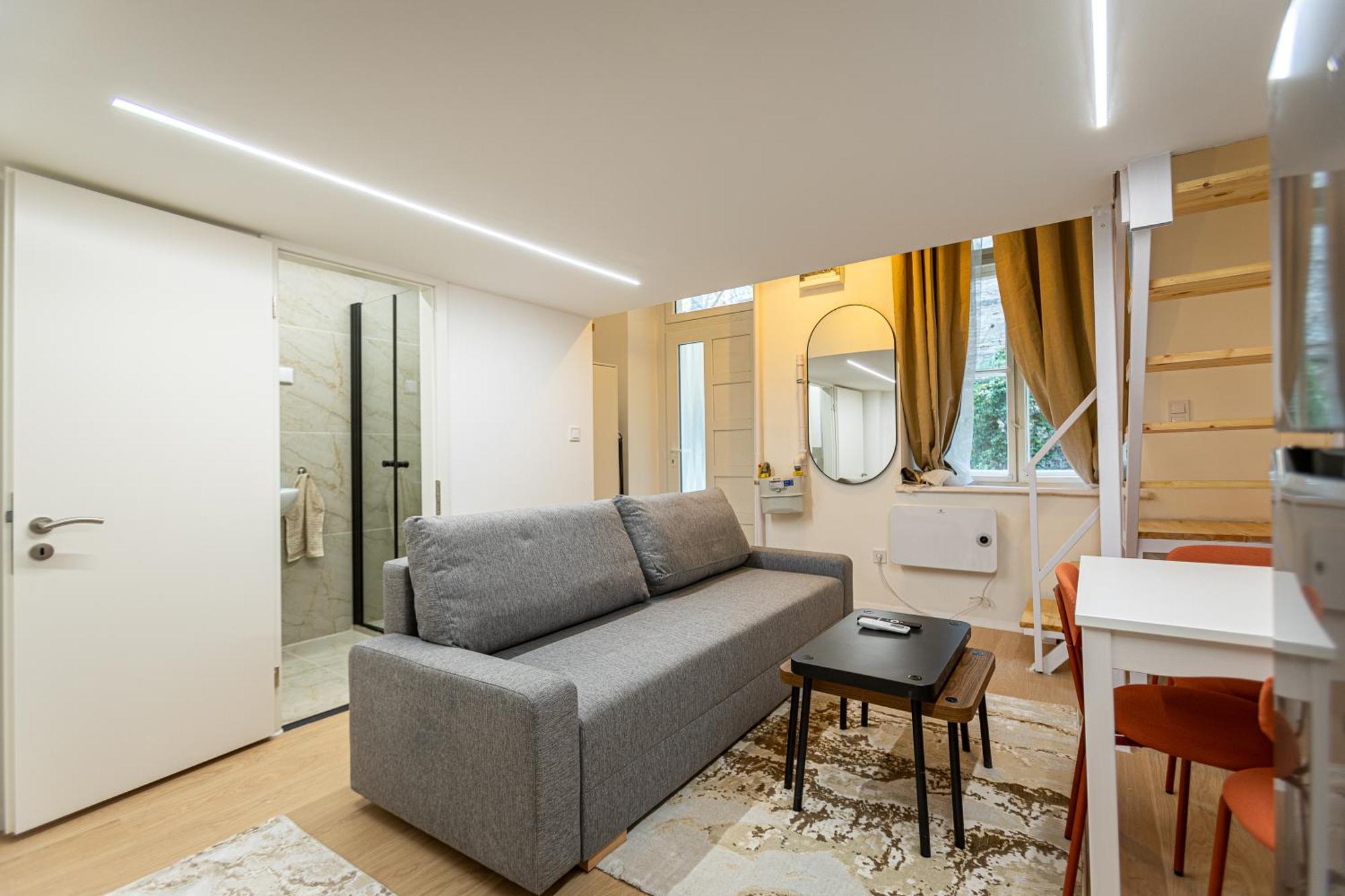 Cute Gallery Flat In Budapest, Autumn * Budapest