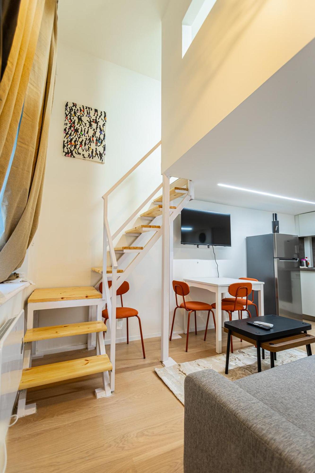 Apartment Cute Gallery Flat In Budapest, Autumn