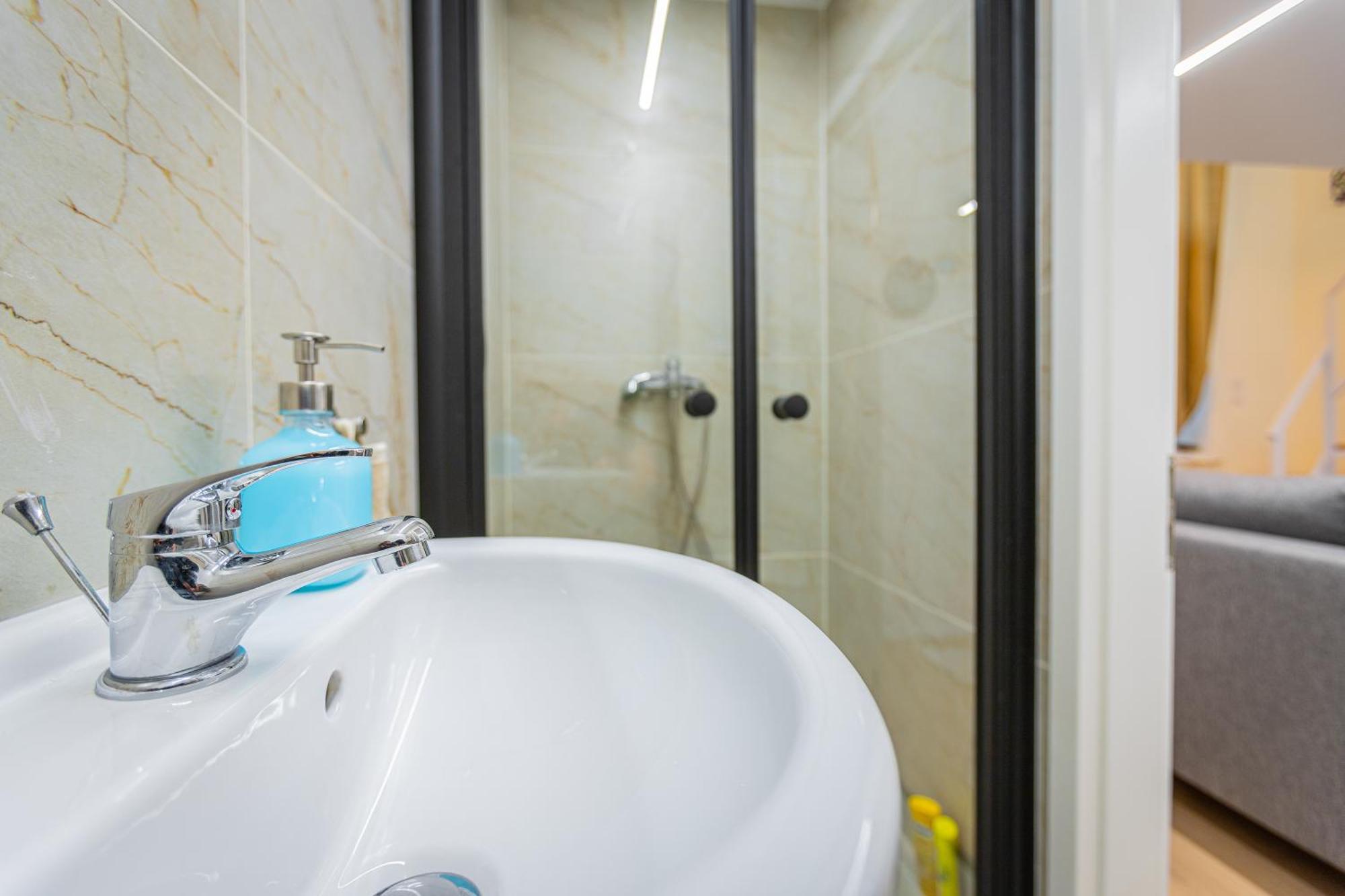 Cute Gallery Flat In Budapest, Autumn Apartment Budapest